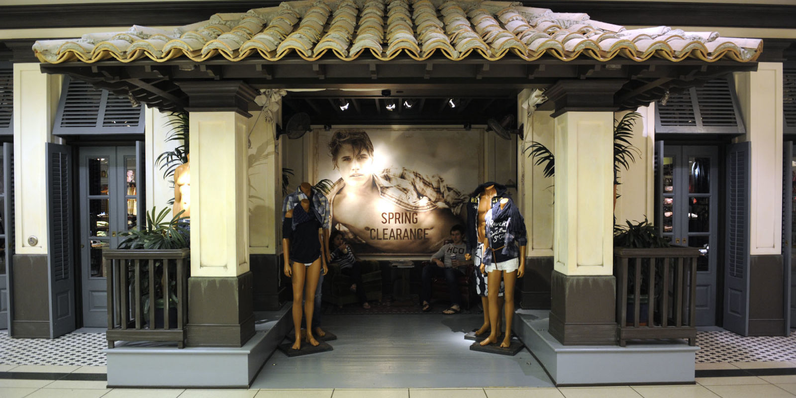 hollister in store